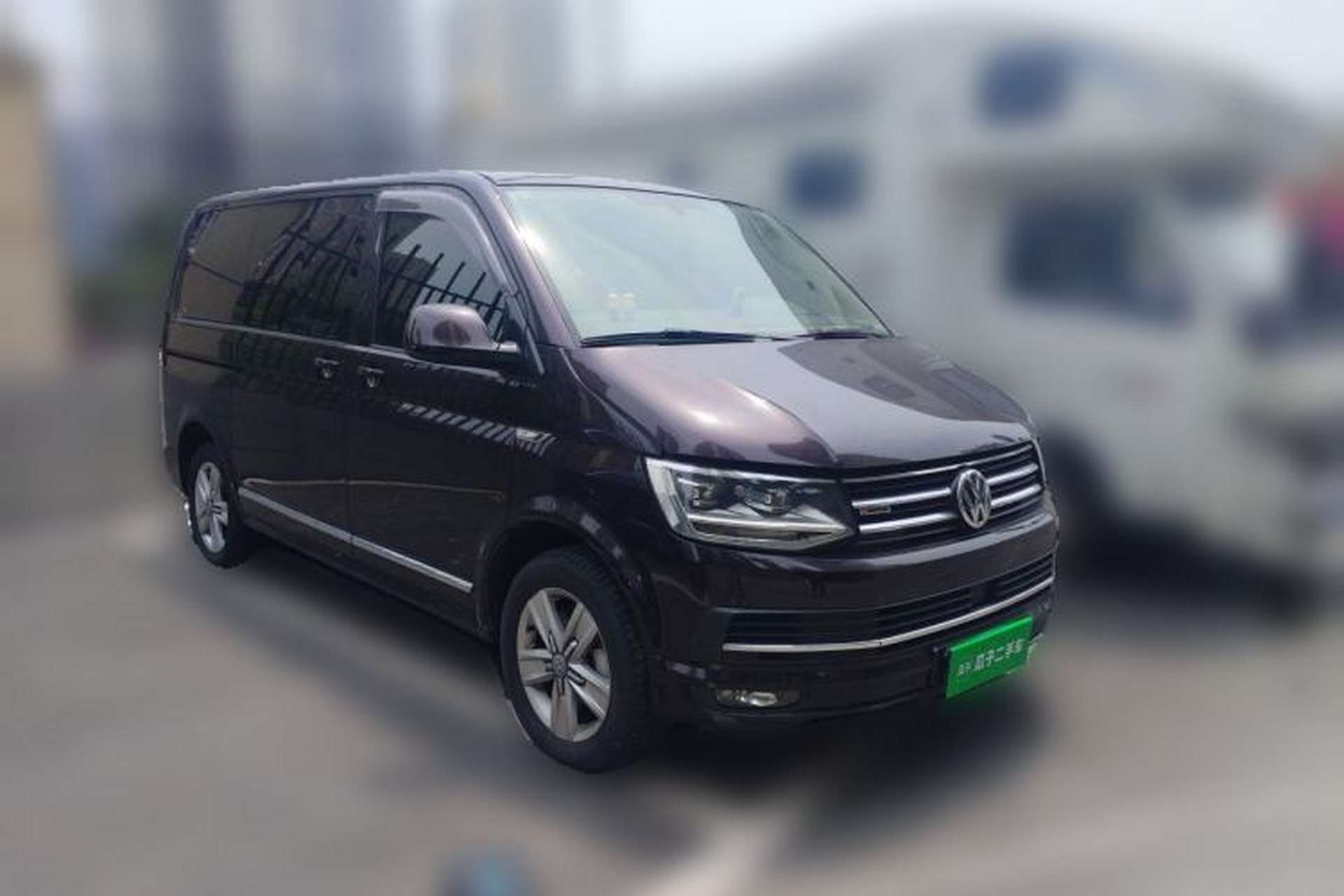 Used Volkswagen Multivan 2016 2.0 TSI 4x4 Premium Edition 7-Seater Front Right 45 Deg