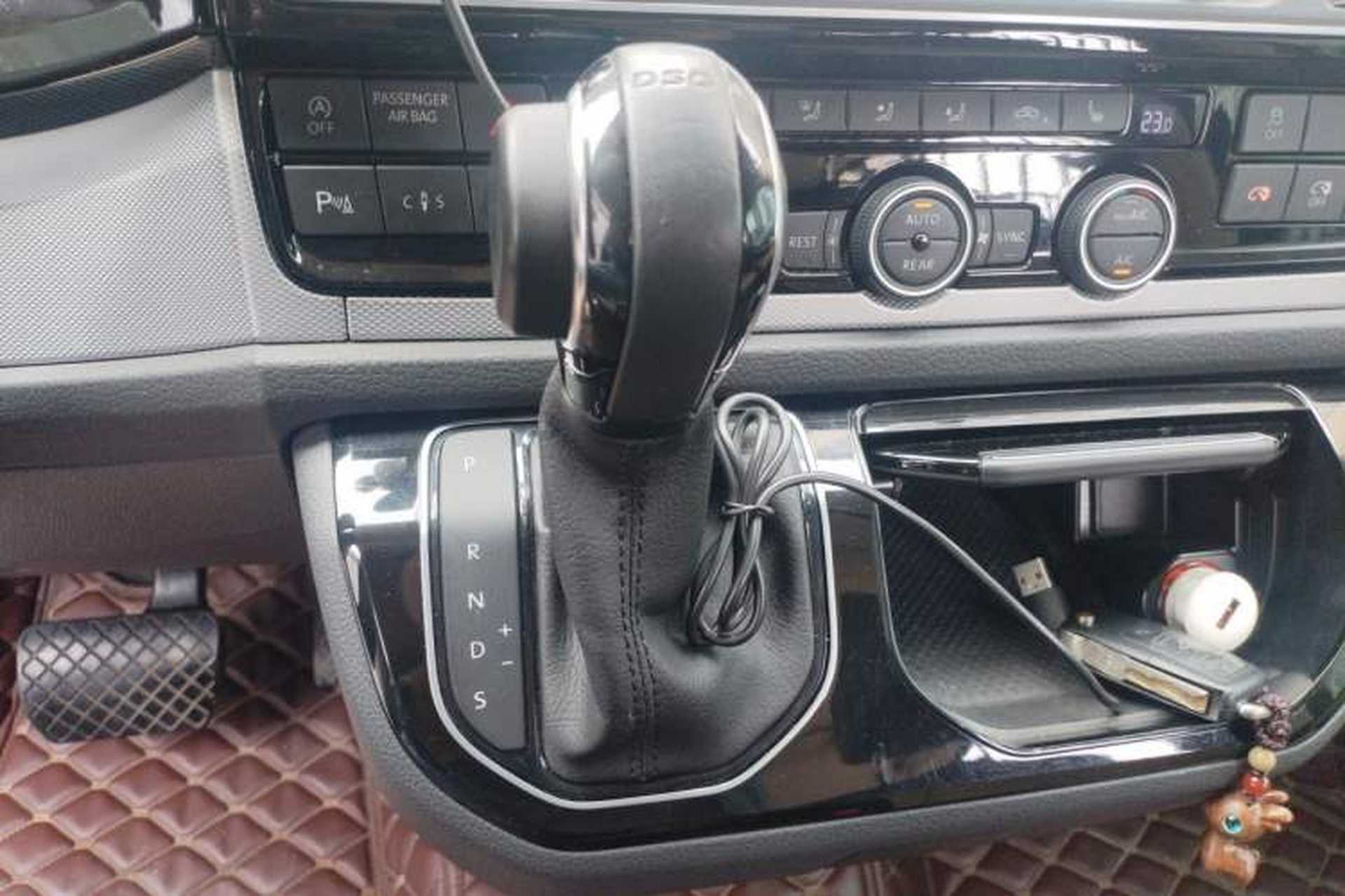 Used Volkswagen Multivan 2016 2.0 TSI 4x4 Premium Edition 7-Seater Gear Lever