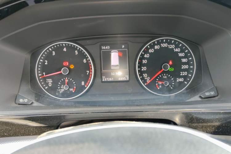 Used Volkswagen Multivan 2016 2.0 TSI 4x4 Premium Edition 7-Seater Odometer Close Up