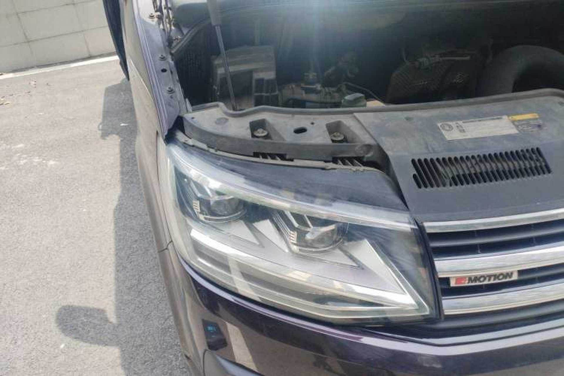 Used Volkswagen Multivan 2016 2.0 TSI 4x4 Premium Edition 7-Seater Right Front Headlight