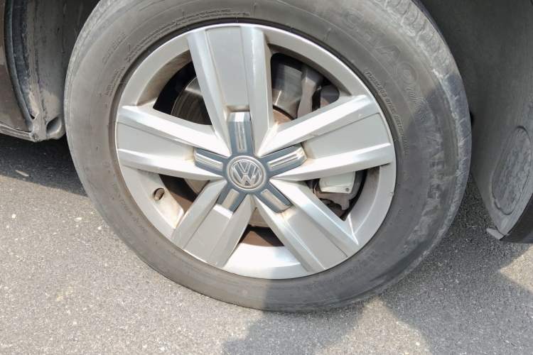 Used Volkswagen Multivan 2016 2.0 TSI 4x4 Premium Edition 7-Seater Right Front Wheel Hub