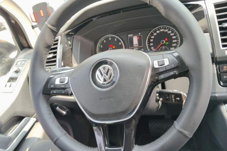 Used Volkswagen Multivan 2016 2.0 TSI 4x4 Premium Edition 7-Seater Steering Wheel