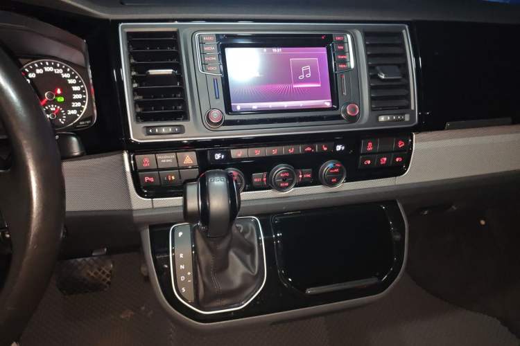 Used Volkswagen Multivan 2016 2.0 TSI 4x4 Premium Edition 7-Seater Audio And AC Panel