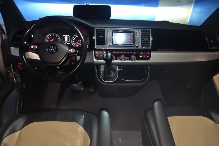 Used Volkswagen Multivan 2016 2.0 TSI 4x4 Premium Edition 7-Seater Center Console