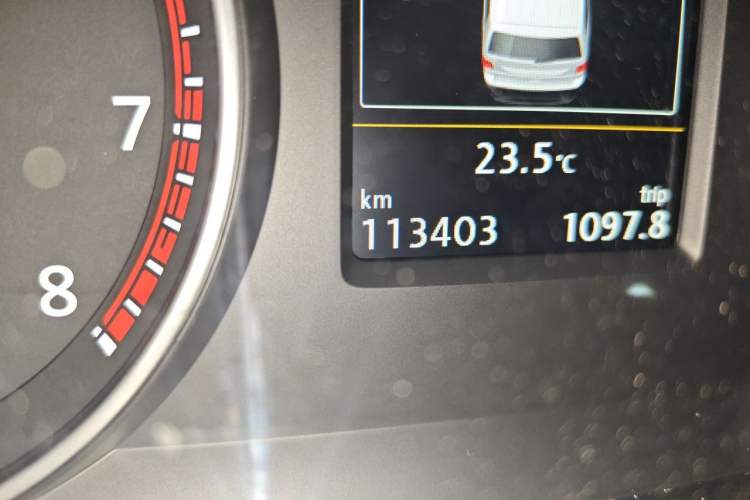 Used Volkswagen Multivan 2016 2.0 TSI 4x4 Premium Edition 7-Seater Odometer Close Up