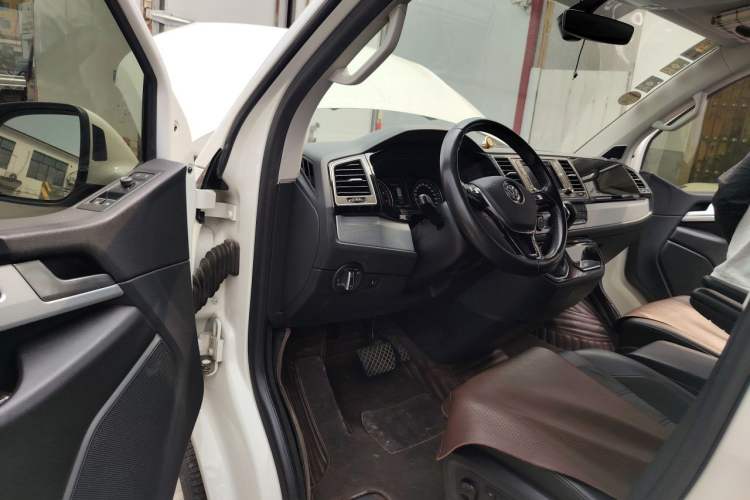 Used Volkswagen Multivan 2016 2.0 TSI 4x4 Premium Edition 7-Seater Driver Seat
