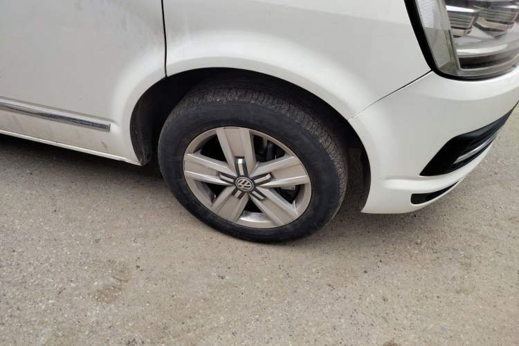 Used Volkswagen Multivan 2016 2.0 TSI 4x4 Premium Edition 7-Seater Right Front Wheel Hub
