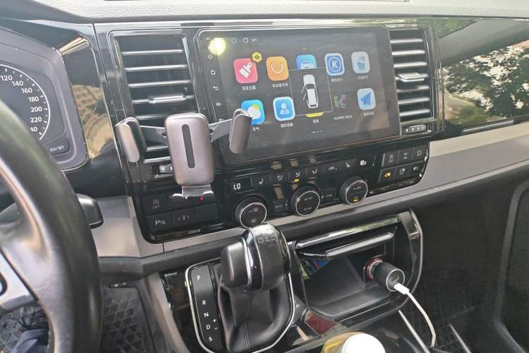 Used Volkswagen Multivan  Audio And AC Panel