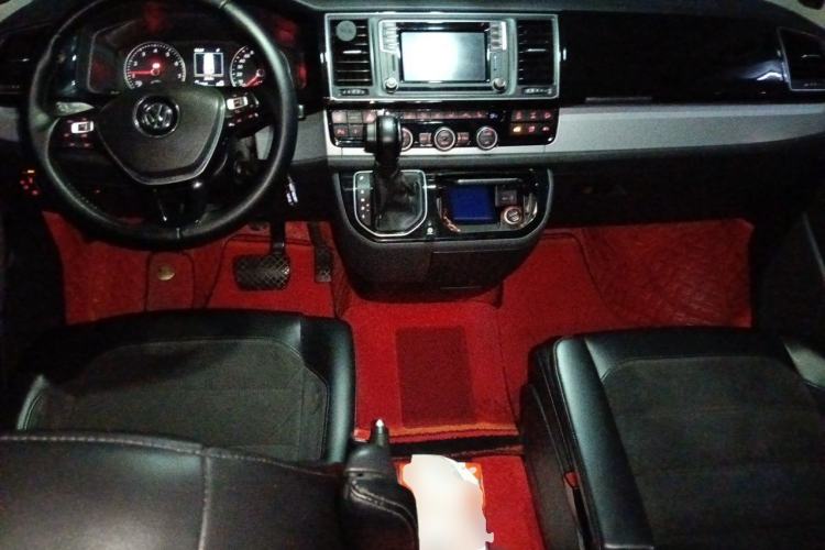 Used Volkswagen Multivan 2017 2.0 TSI 4x4 Explorer Edition 7-Seater Center Console