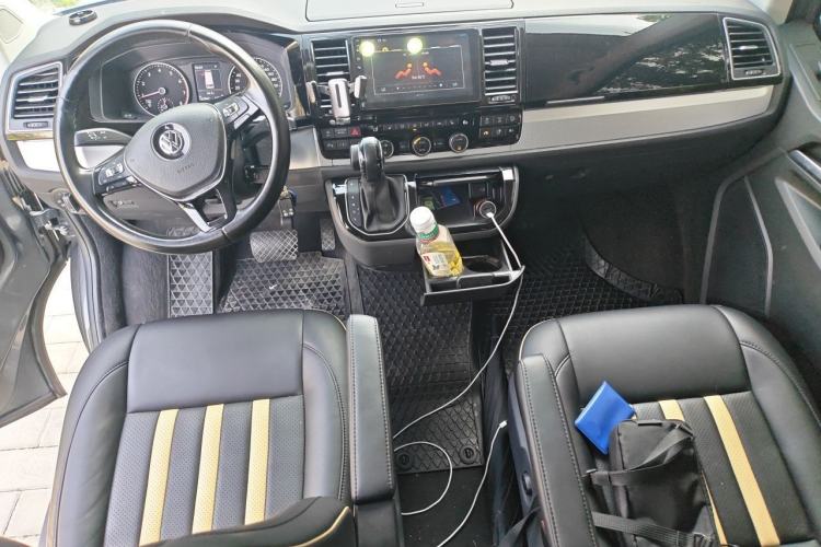 Used Volkswagen Multivan  Center Console