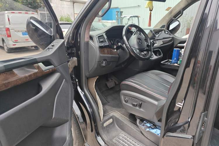 Used Volkswagen Multivan 2017 2.0 TSI 4x4 Prestige Edition 7-Seater Driver Seat