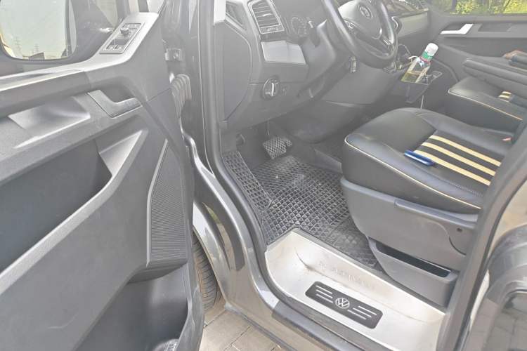Used Volkswagen Multivan  Driver Seat