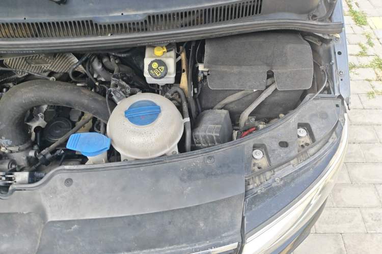 Used Volkswagen Multivan  Engine Bay Left