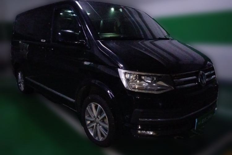 Used Volkswagen Multivan 2017 2.0 TSI 4x4 Explorer Edition 7-Seater Front Right 45 Deg