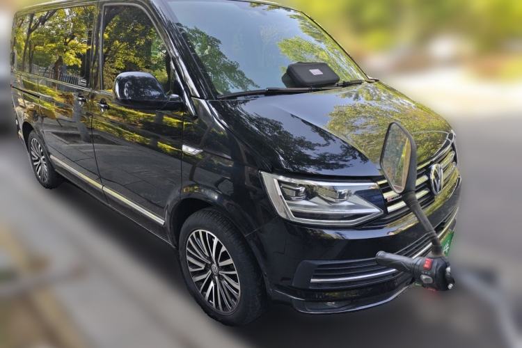 Used Volkswagen Multivan 2017 2.0 TSI 4x4 Prestige Edition 7-Seater Front Right 45 Deg