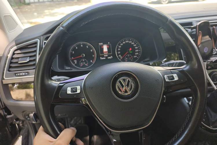 Used Volkswagen Multivan 2017 2.0 TSI Two-Wheel Drive Luxury Edition 7 Seats Instrument Cluster