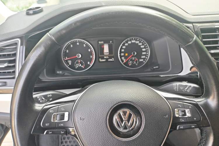 Used Volkswagen Multivan  Instrument Cluster