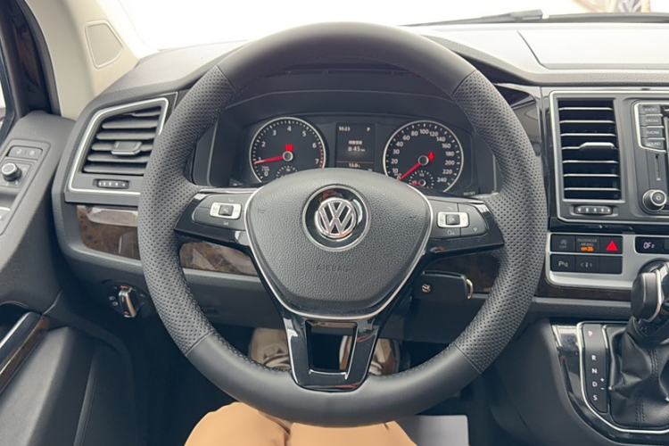 Used Volkswagen Multivan 2017 2.0 TSI Two-Wheel Drive Luxury Edition 7 Seats Interior 1