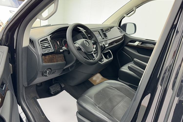 Used Volkswagen Multivan 2017 2.0 TSI Two-Wheel Drive Luxury Edition 7 Seats Interior 10