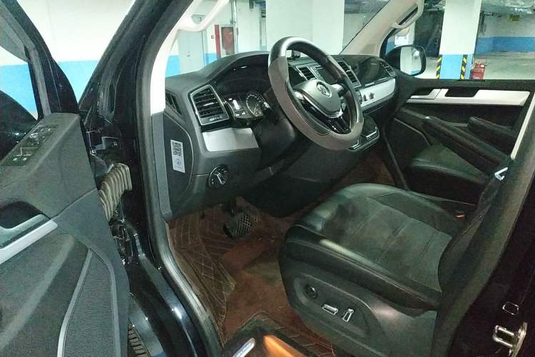 Used Volkswagen Multivan 2017 2.0 TSI Two-Wheel-Drive Comfort Edition 7 Seats Interior 3