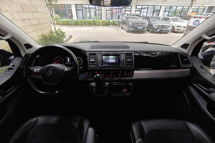 Used Volkswagen Multivan 2017 2.0 TSI 4x4 Prestige Edition 7-Seater Interior 4