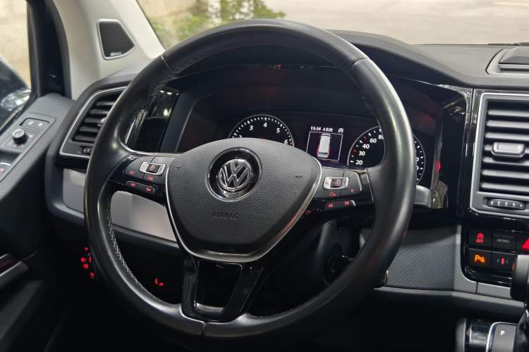 Used Volkswagen Multivan 2017 2.0 TSI 4x4 Prestige Edition 7-Seater Interior 5