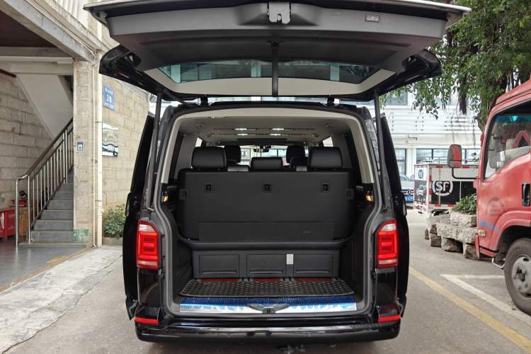 Used Volkswagen Multivan 2017 2.0 TSI 4x4 Prestige Edition 7-Seater Interior 8