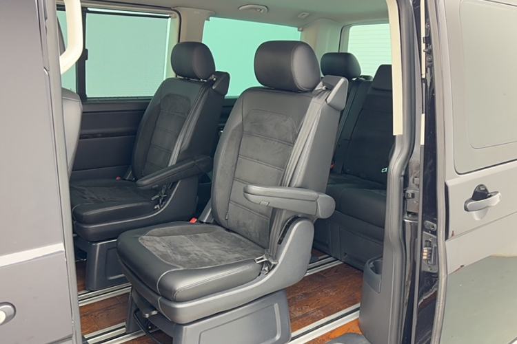 Used Volkswagen Multivan 2017 2.0 TSI Two-Wheel Drive Luxury Edition 7 Seats Interior 9