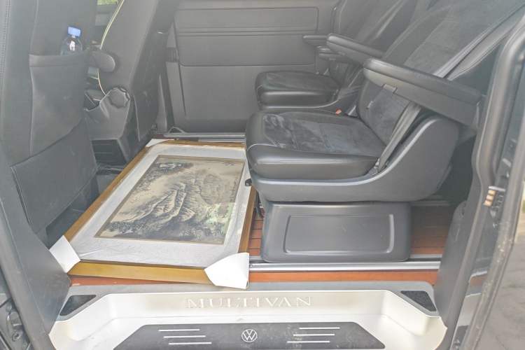 Used Volkswagen Multivan  Left Rear Seat