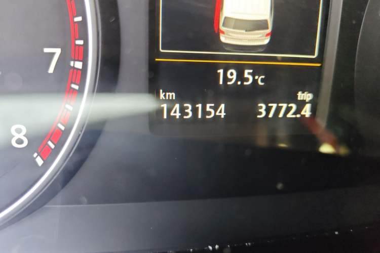 Used Volkswagen Multivan 2017 2.0 TSI 4x4 Prestige Edition 7-Seater Odometer Close Up