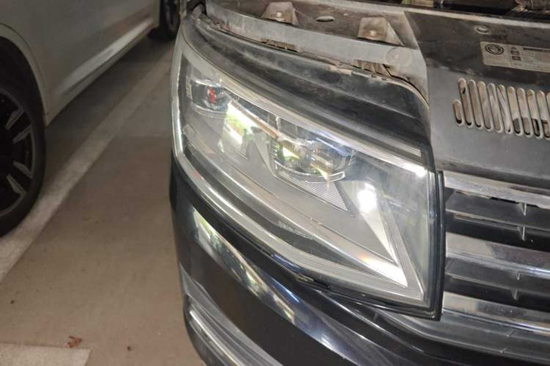 Used Volkswagen Multivan 2017 2.0 TSI Two-Wheel Drive Luxury Edition 7 Seats Right Front Headlight