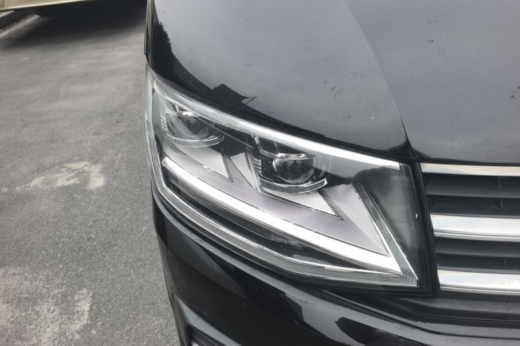 Used Volkswagen Multivan 2017 2.0 TSI Two-Wheel Drive Luxury Edition 7 Seats Right Front Headlight