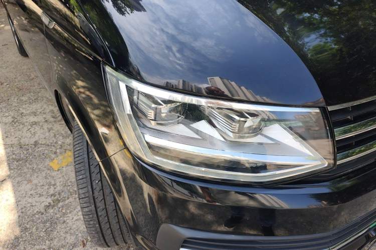 Used Volkswagen Multivan 2017 2.0 TSI Two-Wheel Drive Luxury Edition 7 Seats Right Front Headlight