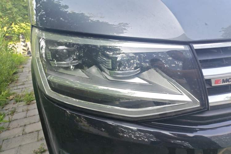 Used Volkswagen Multivan  Right Front Headlight