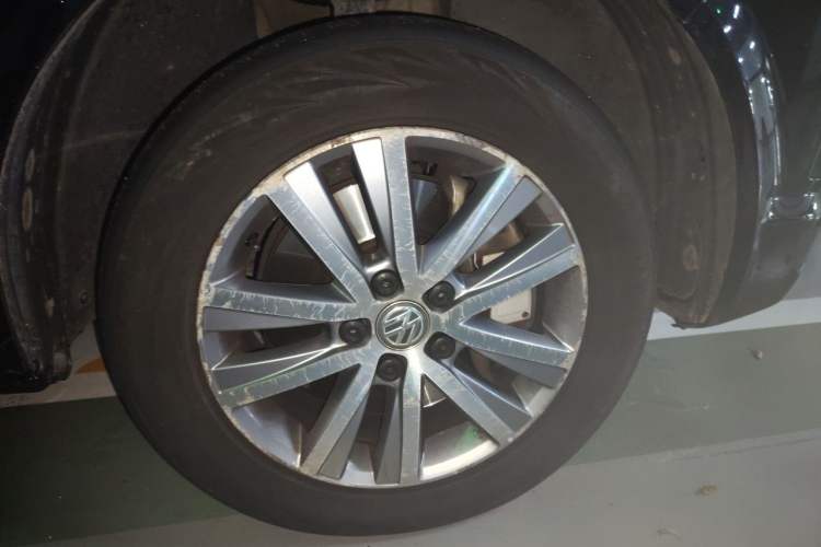 Used Volkswagen Multivan 2017 2.0 TSI 4x4 Prestige Edition 7-Seater Right Front Wheel Hub