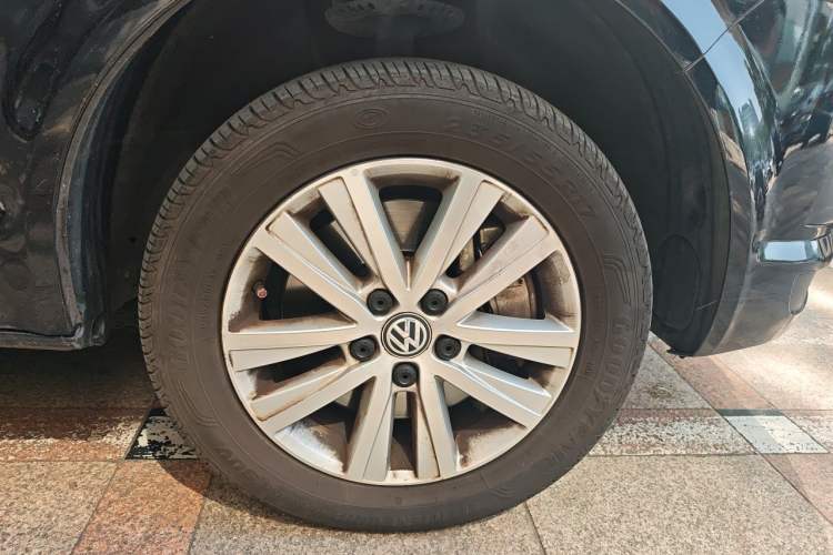 Used Volkswagen Multivan 2017 2.0 TSI Two-Wheel-Drive Comfort Edition 7 Seats Right Front Wheel Hub