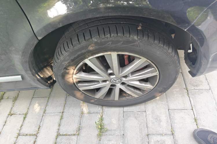 Used Volkswagen Multivan  Right Front Wheel Hub