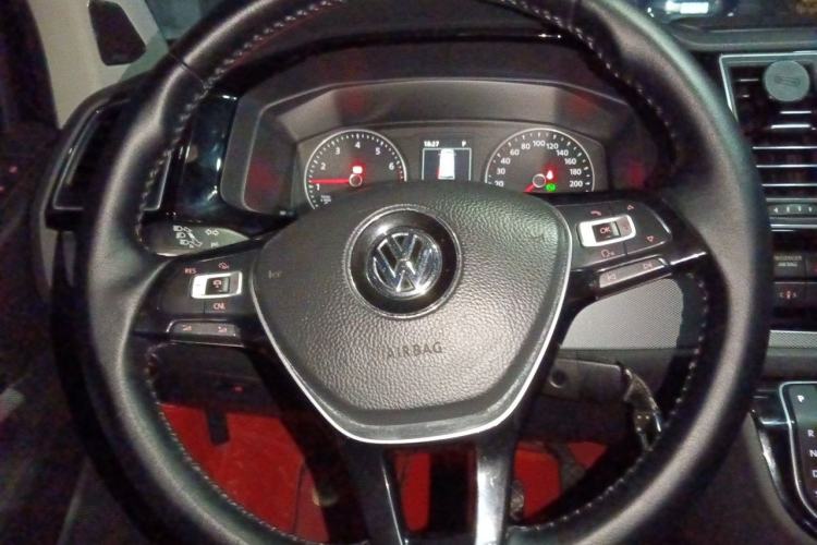 Used Volkswagen Multivan 2017 2.0 TSI 4x4 Explorer Edition 7-Seater Steering Wheel