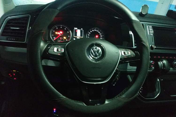 Used Volkswagen Multivan 2017 2.0 TSI Two-Wheel-Drive Comfort Edition 7 Seats Steering Wheel