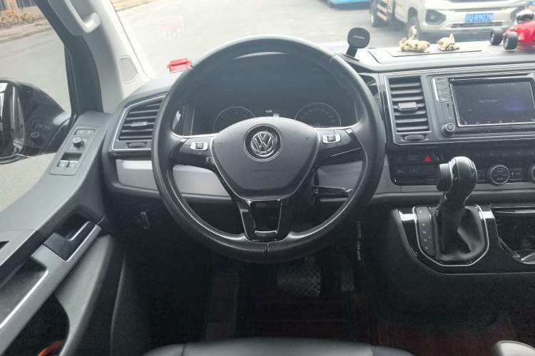 Used Volkswagen Multivan 2017 2.0 TSI Two-Wheel Drive Luxury Edition 7 Seats Steering Wheel