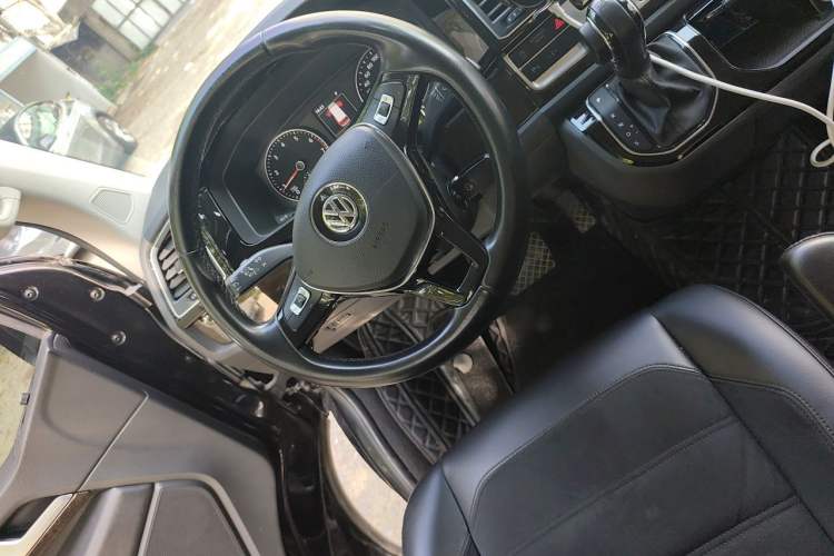 Used Volkswagen Multivan 2017 2.0 TSI Two-Wheel Drive Luxury Edition 7 Seats Steering Wheel