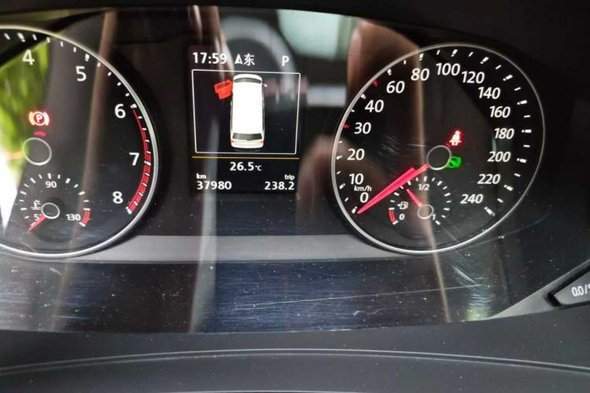 Used Volkswagen Multivan 2017 2.0 TSI 4x4 Prestige Edition 7-Seater Odometer Close Up