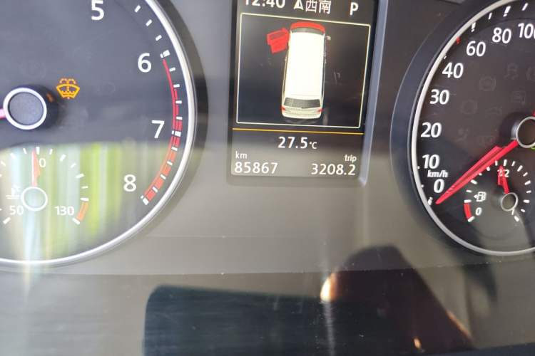 Used Volkswagen Multivan 2017 2.0 TSI 4x4 Prestige Edition 7-Seater Odometer Close Up