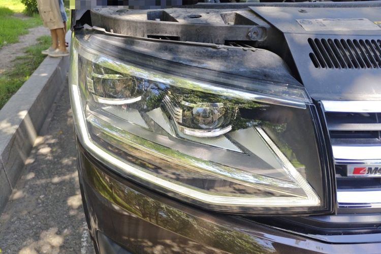 Used Volkswagen Multivan 2017 2.0 TSI 4x4 Prestige Edition 7-Seater Right Front Headlight