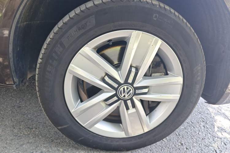 Used Volkswagen Multivan 2017 2.0 TSI 4x4 Prestige Edition 7-Seater Right Front Wheel Hub