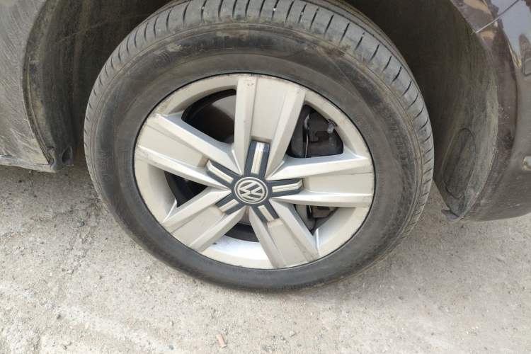 Used Volkswagen Multivan 2017 2.0 TSI Two-Wheel Drive Luxury Edition 7 Seats Right Front Wheel Hub