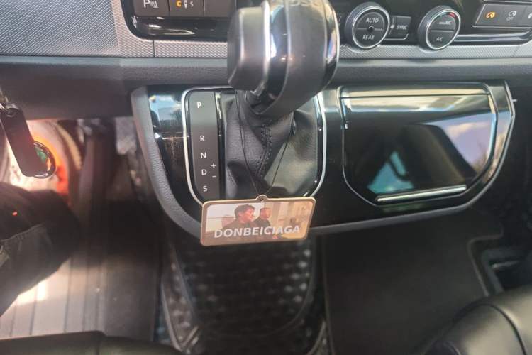 Used Volkswagen Multivan 2017 2.0 TSI 4x4 Prestige Edition 7-Seater Gear Lever