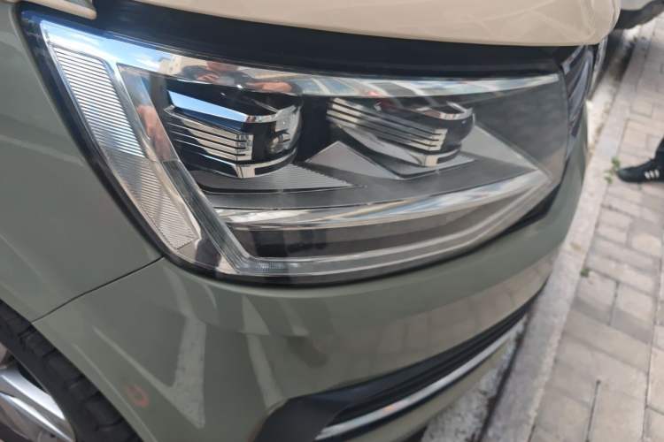 Used Volkswagen Multivan 2017 2.0 TSI 4x4 Prestige Edition 7-Seater Right Front Headlight