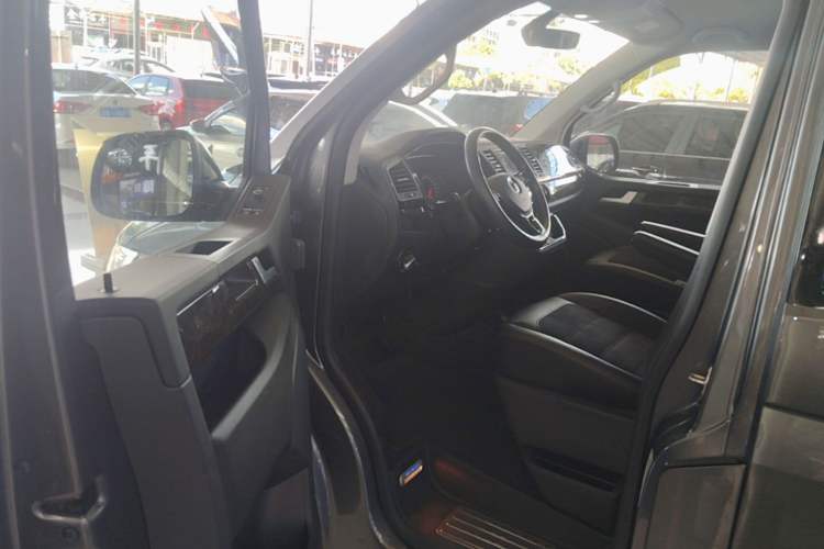 Used Volkswagen Multivan 2017 2.0 TSI 4x4 Prestige Edition 7-Seater Driver Seat