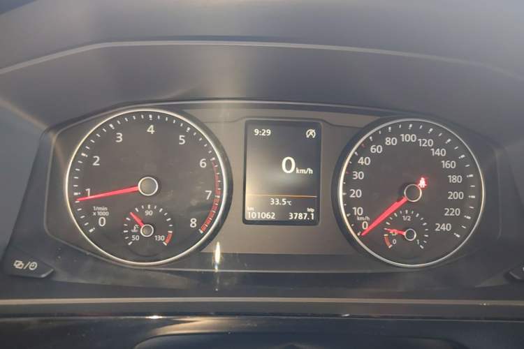 Used Volkswagen Multivan 2017 2.0 TSI 4x4 Prestige Edition 7-Seater Instrument Cluster
